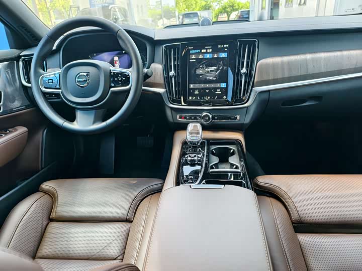 Volvo S90 Hybrid 2025 2025款 插电式混动 四驱长续航智雅豪华版