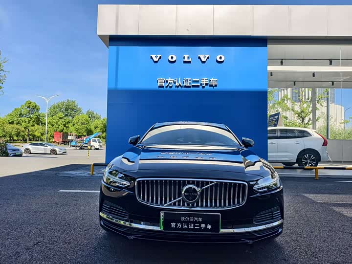 2025 Volvo S90 Hybrid