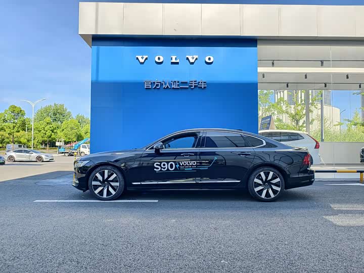 2025 Volvo S90 Hybrid