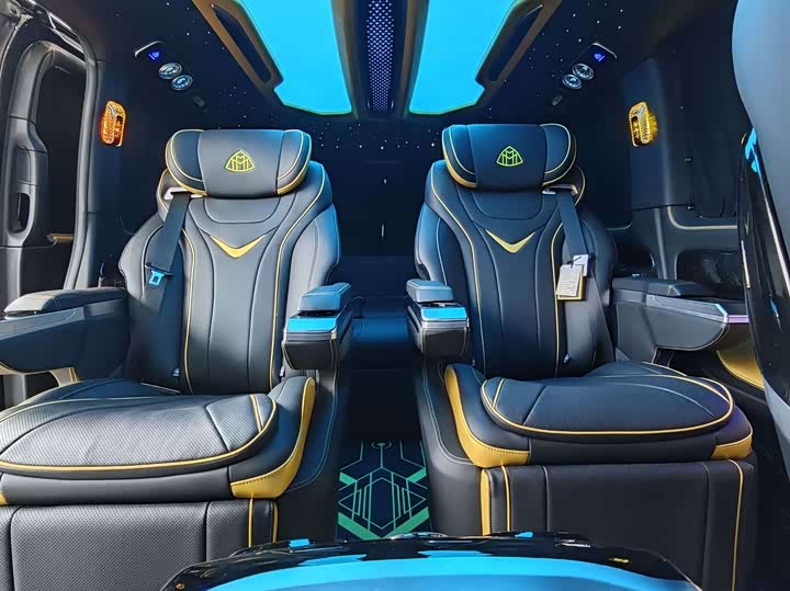 Mercedes-Benz Vito 2024 2024款 2.0T 精英版 7座