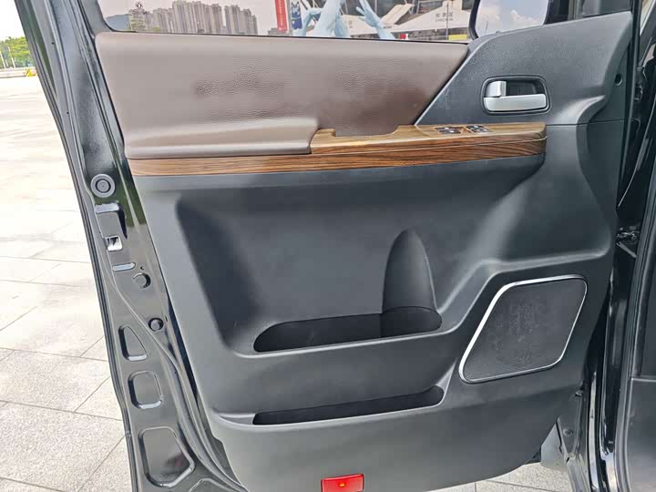 Dongfeng Forthing Lingzhi Plus 2021 2021款 2.0L 手动舒适型 7座