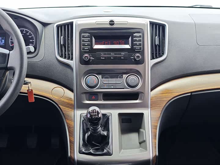 Dongfeng Forthing Lingzhi Plus 2021 2021款 2.0L 手动舒适型 7座