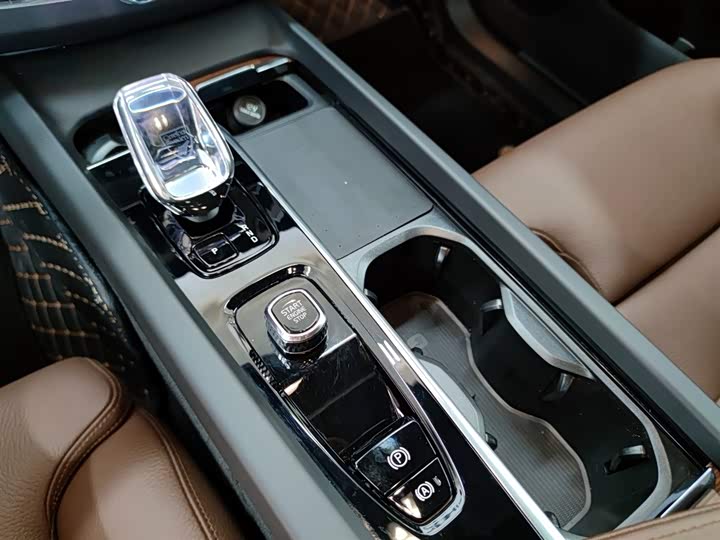 Volvo XC60 2025 2025款 B5 四驱智远豪华版