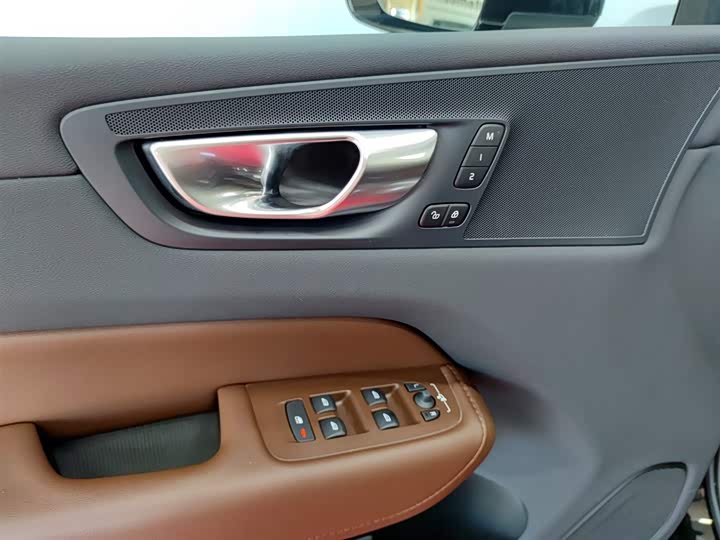 Volvo XC60 2025 2025款 B5 四驱智远豪华版