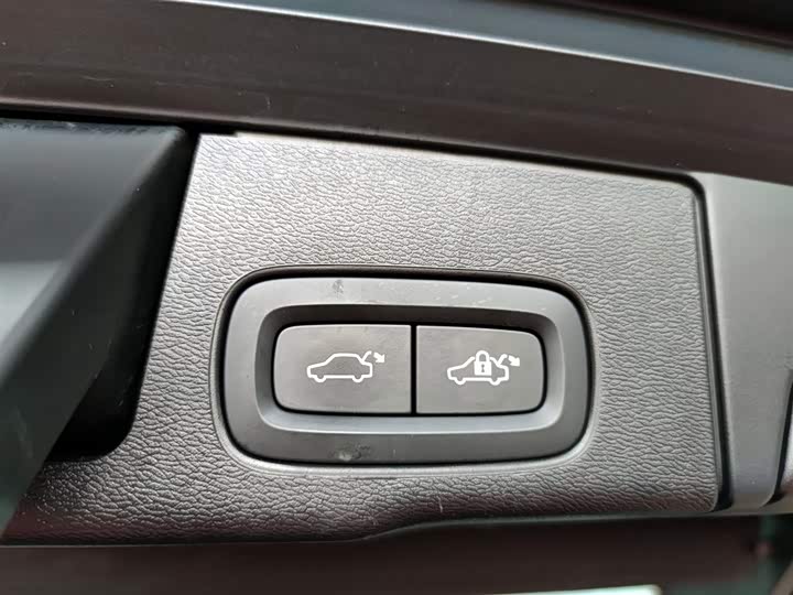 Volvo XC60 2025 2025款 B5 四驱智远豪华版