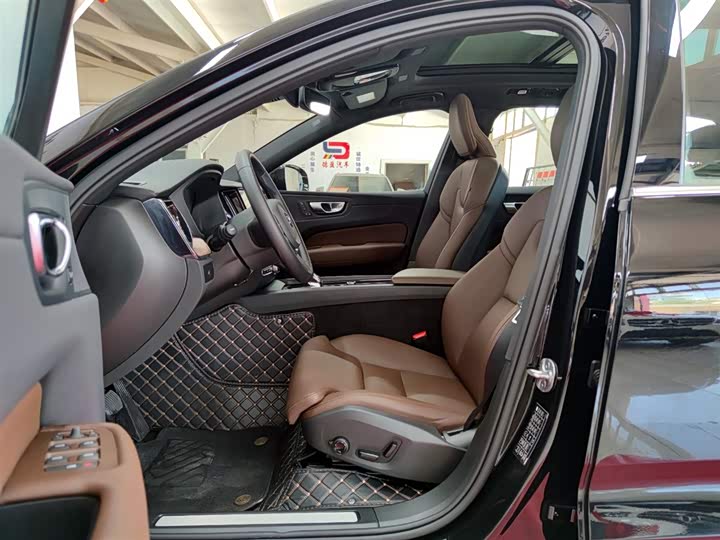 Volvo XC60 2025 2025款 B5 四驱智远豪华版