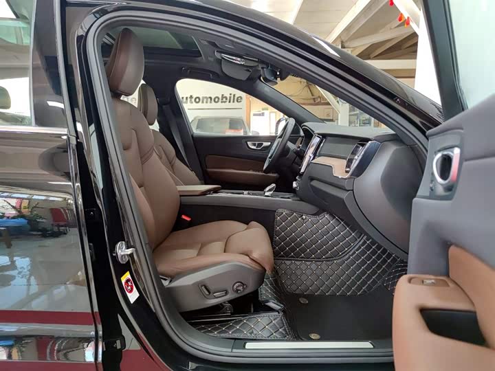 Volvo XC60 2025 2025款 B5 四驱智远豪华版