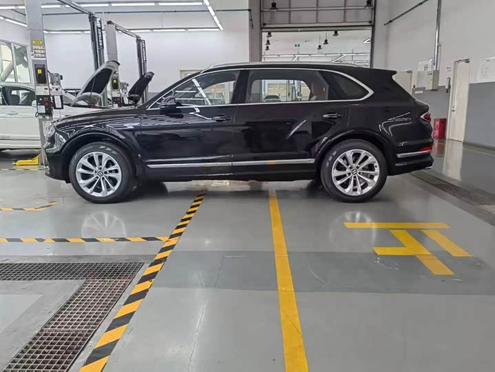 Bentley Bentayga 2024 2024款 4.0T V8 长轴距版