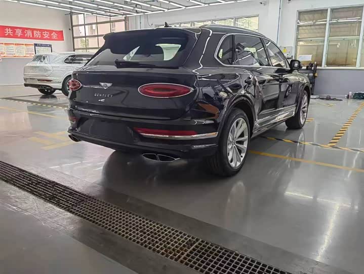 Bentley Bentayga 2024 2024款 4.0T V8 长轴距版