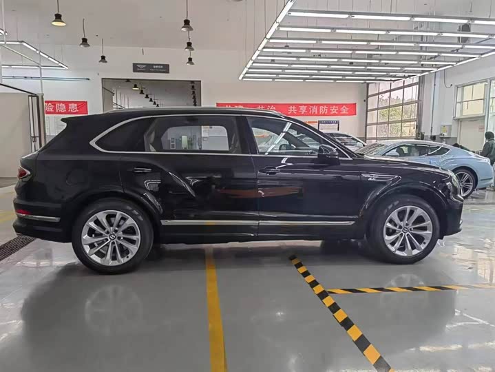 Bentley Bentayga 2024 2024款 4.0T V8 长轴距版