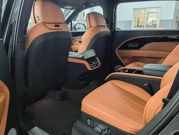 Bentley Bentayga 2024 2024款 4.0T V8 长轴距版