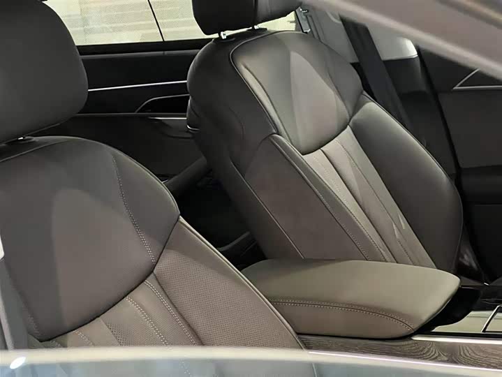 Audi A8 2025 2025款 A8L 45 TFSI quattro 豪华型