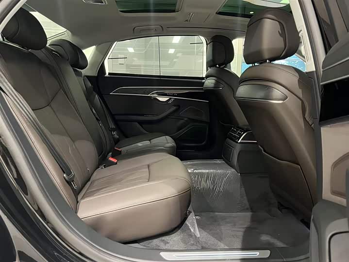 Audi A8 2025 2025款 A8L 45 TFSI quattro 豪华型