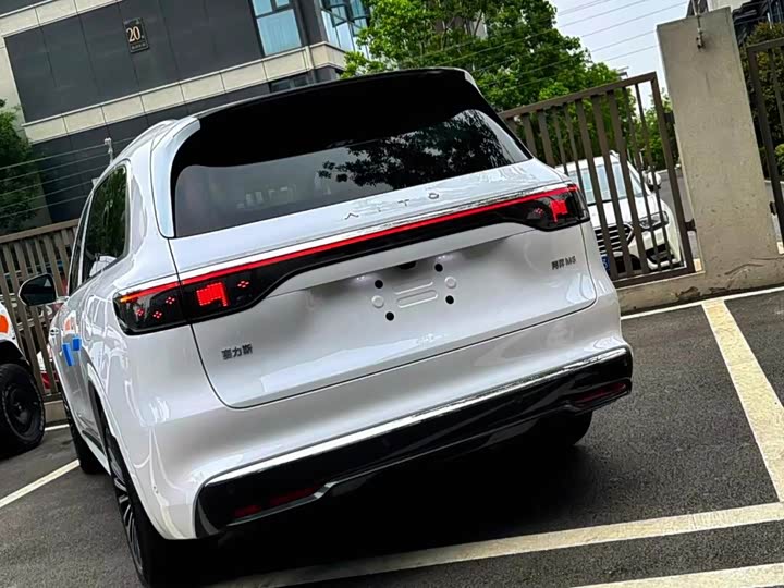 Aito M8 2025 2025款 增程 Max+版 53.4kWh 6座版