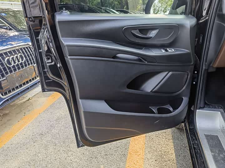 Mercedes-Benz Vito 2024 2024款 2.0T 精英版 7座