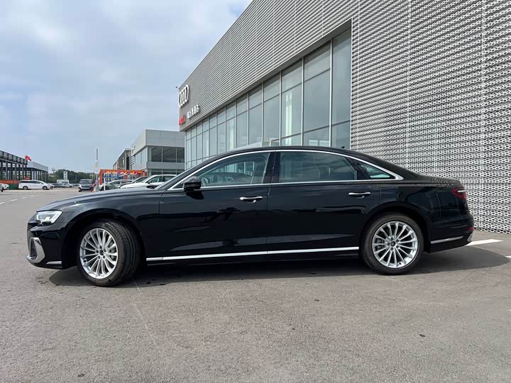 Audi A8 2025 2025款 A8L 45 TFSI quattro 豪华型
