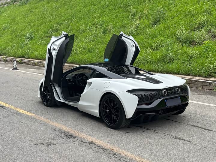 McLaren Artura 2023 2023款 3.0T Hybrid 标准型