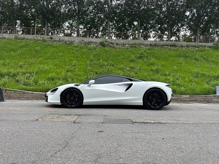 McLaren Artura 2023 2023款 3.0T Hybrid 标准型