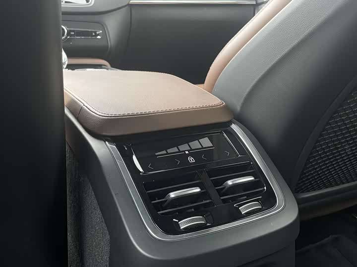 Volvo XC90 Hybrid 2024 2024款 T8 智尊豪华版 7座