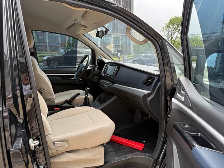 Dongfeng Forthing Lingzhi M5 2023 2023款 M5L 1.6L 舒适型 7座