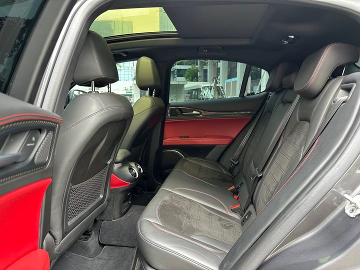 Alfa Romeo Stelvio 2022 2022款 2.9T 四叶草版