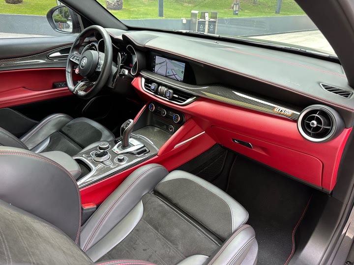 Alfa Romeo Stelvio 2022 2022款 2.9T 四叶草版