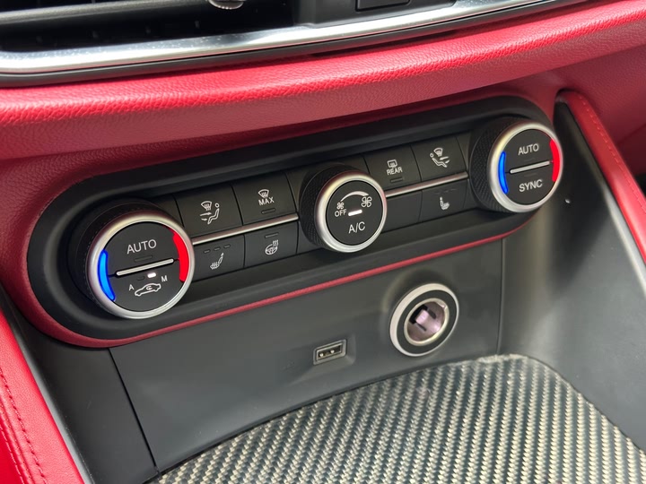 Alfa Romeo Stelvio 2022 2022款 2.9T 四叶草版