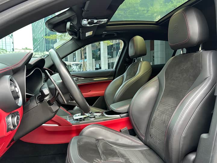 Alfa Romeo Stelvio 2022 2022款 2.9T 四叶草版