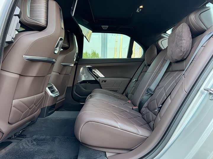 BMW i7 2023 2023款 xDrive60L 豪华套装