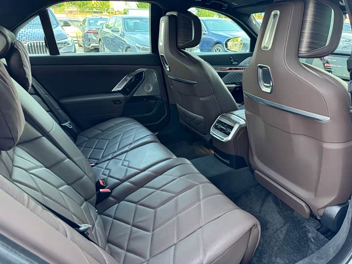 BMW i7 2023 2023款 xDrive60L 豪华套装