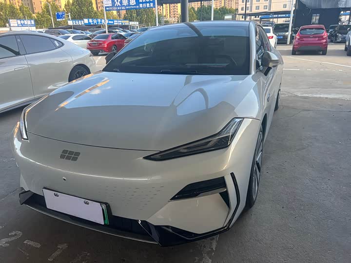 Geely Galaxy E8 2024 2024款 665km 后驱星舰 远航版