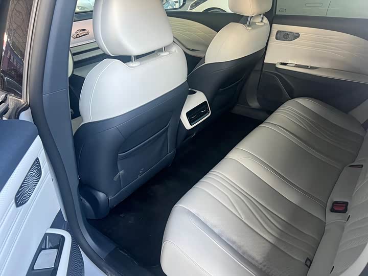 Geely Galaxy E8 2024 2024款 665km 后驱星舰 远航版