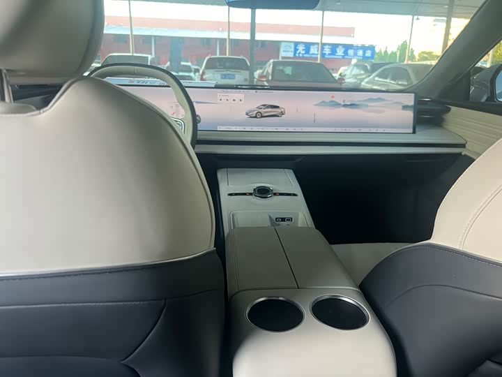 Geely Galaxy E8 2024 2024款 665km 后驱星舰 远航版