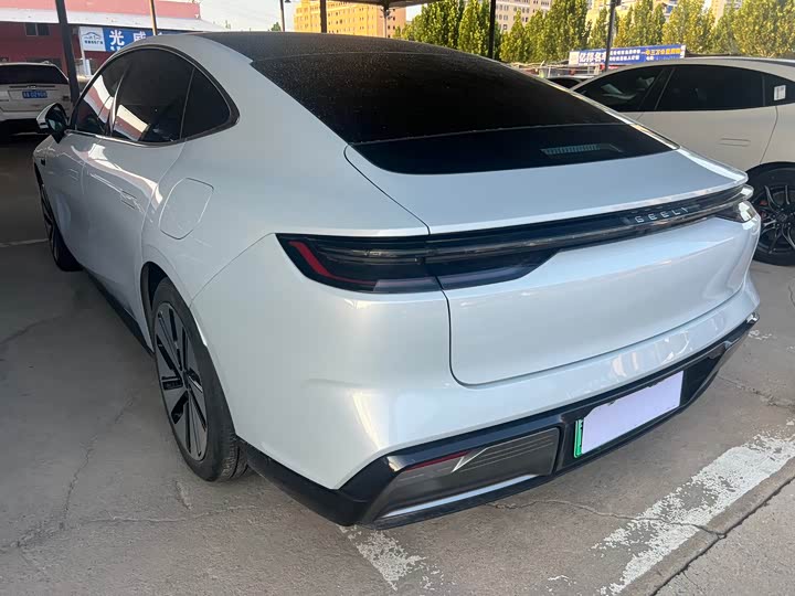 Geely Galaxy E8 2024 2024款 665km 后驱星舰 远航版