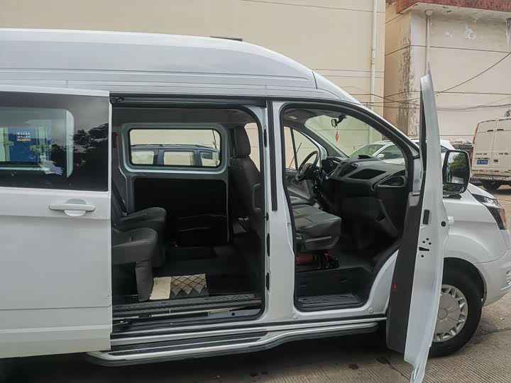 Ford Transit 2023 2023款 2.0T柴油手动商旅型中轴中顶7/8/9座