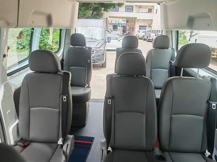 Ford Transit 2023 2023款 2.0T柴油手动商旅型中轴中顶7/8/9座