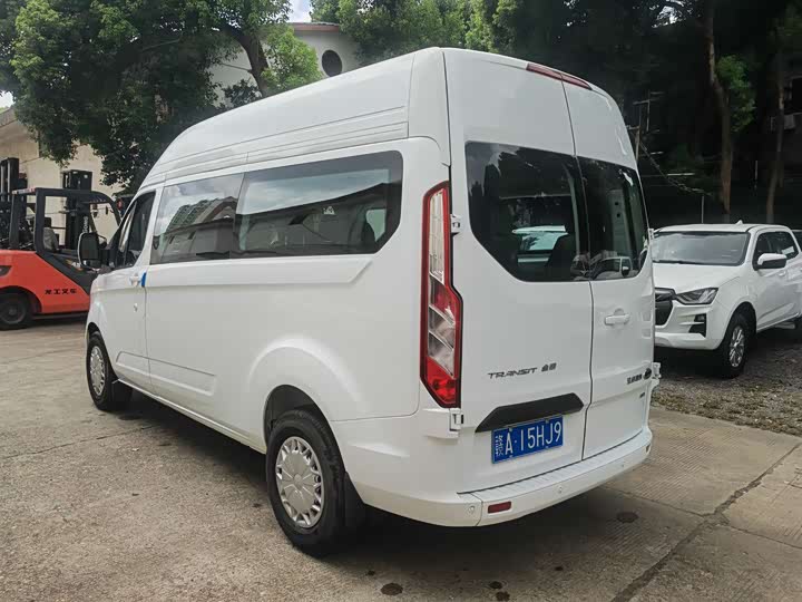 Ford Transit 2023 2023款 2.0T柴油手动商旅型中轴中顶7/8/9座