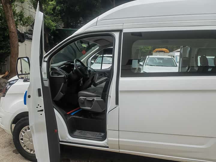 Ford Transit 2023 2023款 2.0T柴油手动商旅型中轴中顶7/8/9座