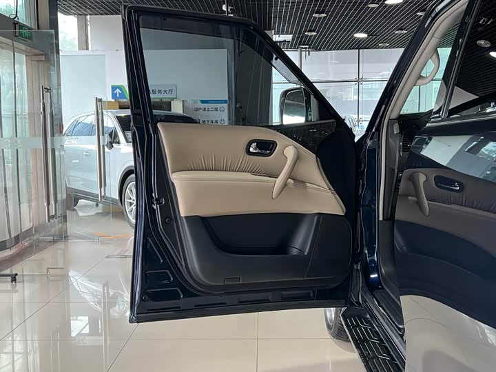 Nissan Armada 2023 2023款 ARMADA 5.6L 无敌舰队旗舰版