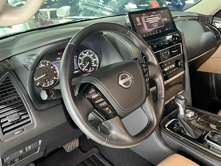 Nissan Armada 2023 2023款 ARMADA 5.6L 无敌舰队旗舰版