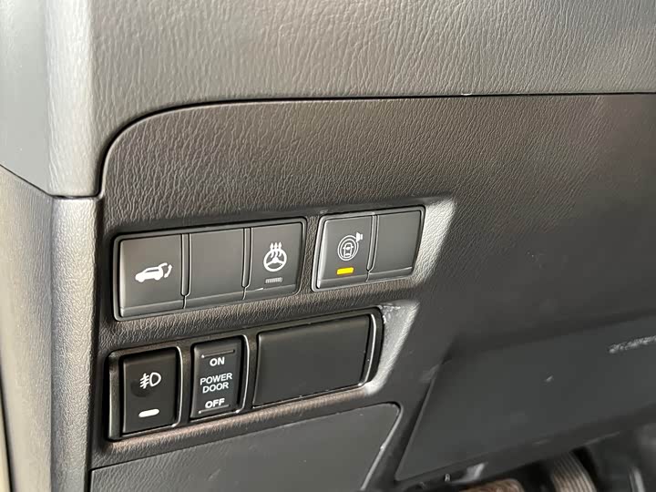 Nissan Armada 2023 2023款 ARMADA 5.6L 无敌舰队旗舰版