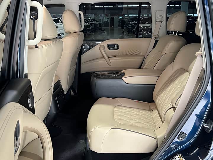 Nissan Armada 2023 2023款 ARMADA 5.6L 无敌舰队旗舰版