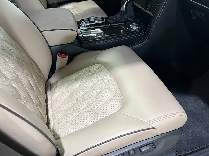 Nissan Armada 2023 2023款 ARMADA 5.6L 无敌舰队旗舰版