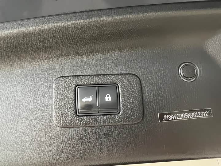 Nissan Armada 2023 2023款 ARMADA 5.6L 无敌舰队旗舰版