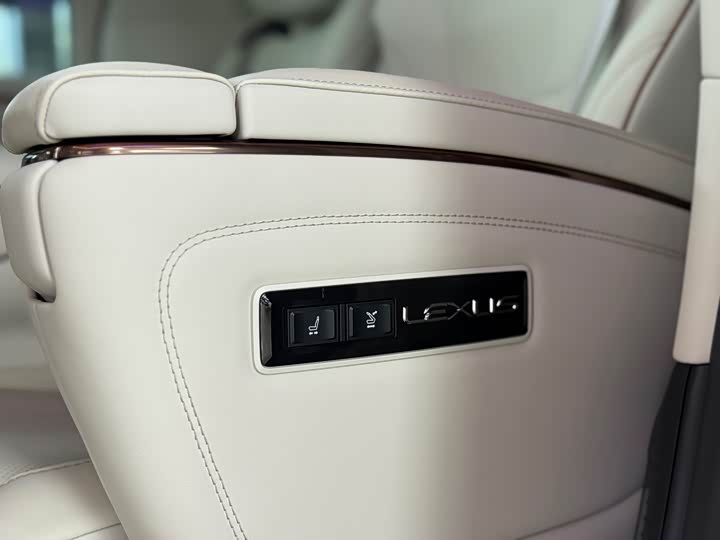 Lexus LM 2023 2023款 350h 七座隽雅版