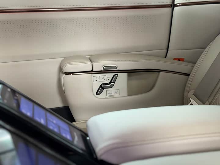 Lexus LM 2023 2023款 350h 七座隽雅版