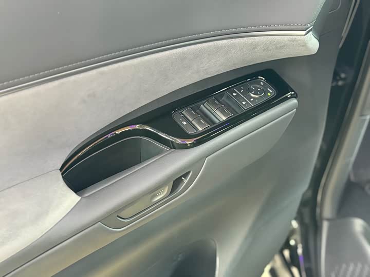 Lexus LM 2023 2023款 500h 六座尊崇版