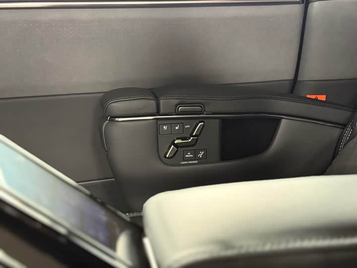 Lexus LM 2023 2023款 500h 六座尊崇版