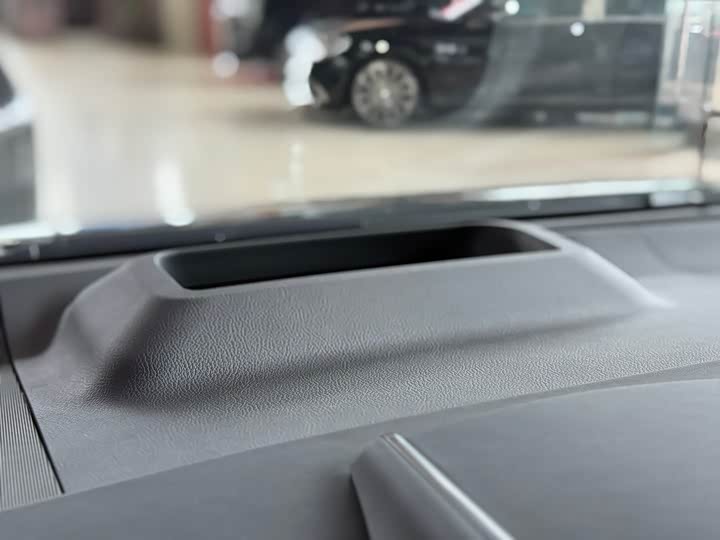 Lexus LM 2023 2023款 500h 六座尊崇版