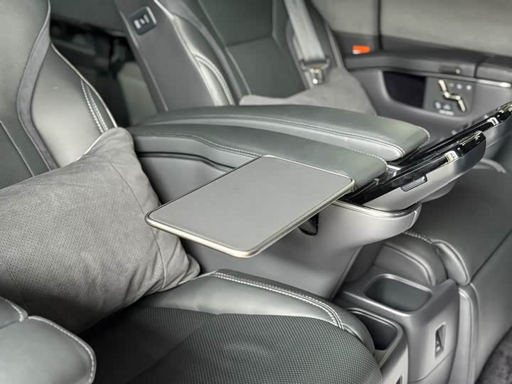 Lexus LM 2023 2023款 500h 六座尊崇版